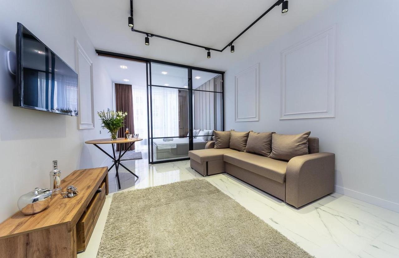 Fashionable Apartments. Smartplaza Metro Minskaya. Obolon เคียฟ ภายนอก รูปภาพ